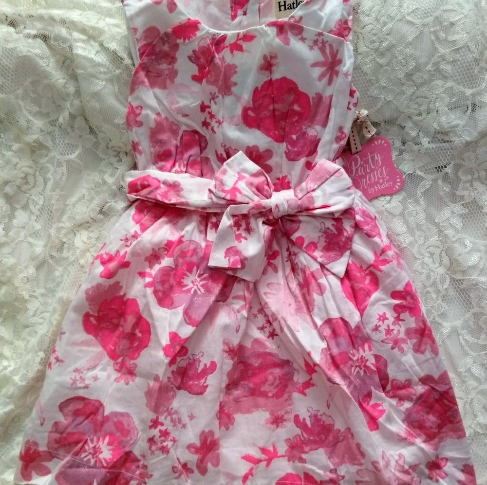 💣5/$35 HATLEY 2T FLOWER WATERCOLOR W/POCKETS - Picture 2 of 7